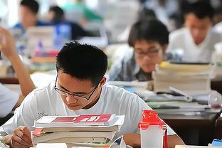 邱彪：赵睿还在积极恢复当中 现在恢复得还不错 我们要尊重科学