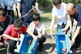 卡佩罗：英格兰中场、前锋、左右后卫都很强，中后卫和门将是短板